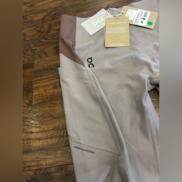 NWT 🍃 ON CLOUD RUNNING Women’s Movement Tights Long Leggings size Medium - Picture 6 of 8